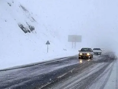 هشدار پلیس راه خراسان رضوی به رانندگان/ کاهش دید و لغزندگی در جاده‌های مه‌گیر
