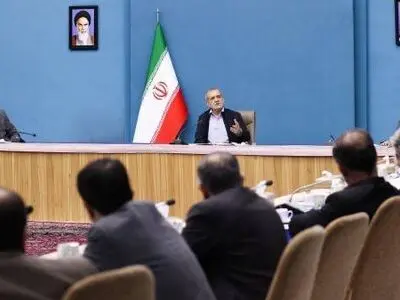 دانش‌آموزان و دانشجویان  باید به گونه‌ای تربیت شوند که در قبال جامعه‌ی خود مسئولیت‌پذیر باشند