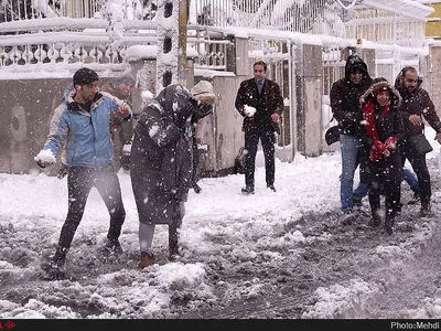 برف ؛ راهی برای درآوردن پول / ساخت خانه‌های کوچک یخی راهی برای جذب گردشگر / همدان چشم انتظار مدیرانی خواهان تغییر