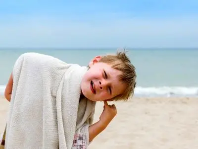 چطور از آب رفتن در گوش جلوگیری کنیم؟