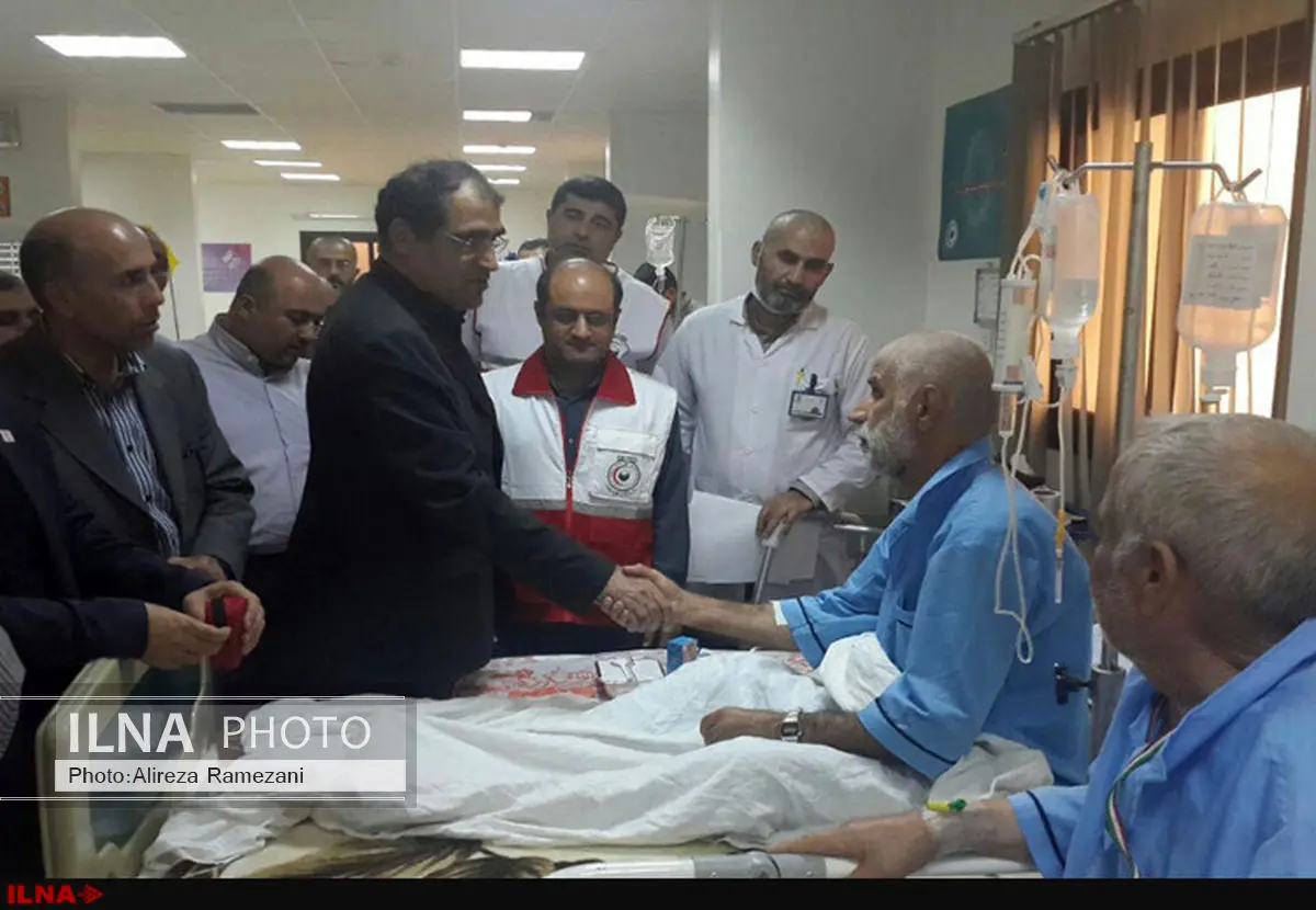 تصاویر: وزیر بهداشت در حال عیادت از مجروحان حادثه منا