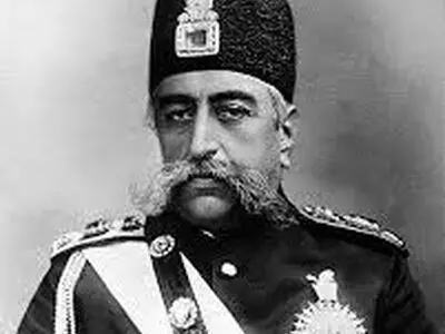 تصویری از کالسکه‌سواری مظفرالدین شاه در پاریس