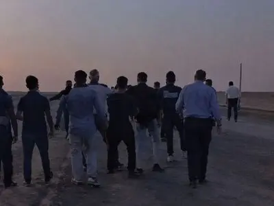 ادامه تجمع جوانان روستایی اهواز مقابل شرکت نیشکر دعبل خزاعی/ استخدام حق بومی‌هاست
