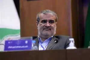  برگزاری مسابقات لیگ برتر  ایران در روزهای خاص! (ویدیو)