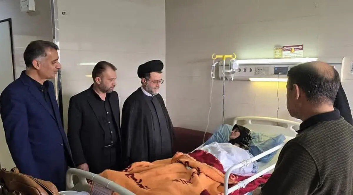 عیادت  از برخی از مجروحان حمله هوایی به دادگستری لارستان