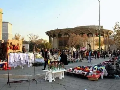 ساماندهی دستفروشان چهارراه و خیابان ولی‌عصر در دو نقطه از مناطق ۶ و ۱۱