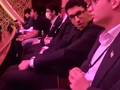لحظه مشخص شدن قهرمانی تیم نجوم و اختر فیزیک ایران و طلایی شدن هر ۵ نخبه ایرانی + فیلم