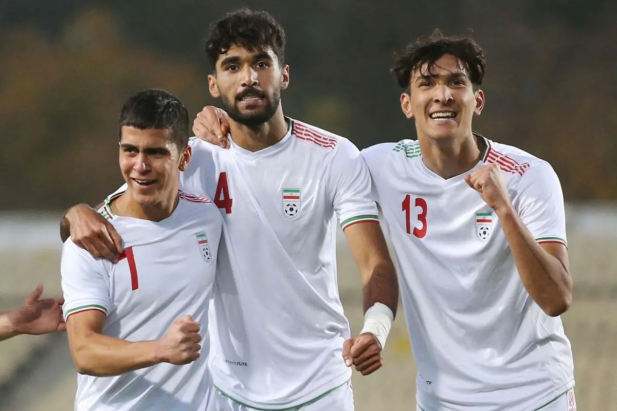ویدیو: تشویق تماشاگران ایرانی در ورزشگاه تاشکند