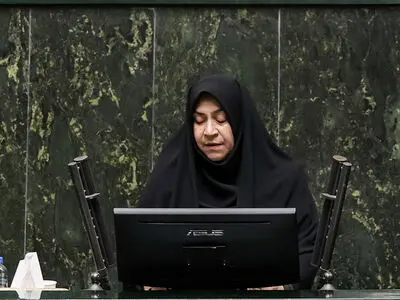 زن، محور خانواده است 