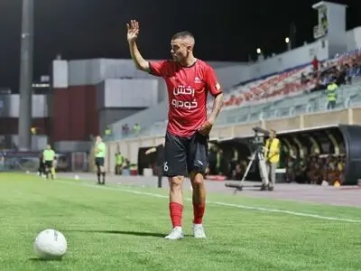 آلوز: پیشنهاد استقلال و پرسپولیس؟ با تراکتور قرارداد دارم
