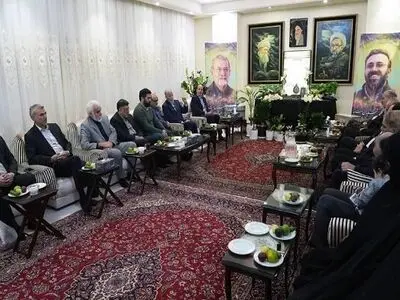 دیدار جمعی از نمایندگان ادوار مجلس با خانواده شهید لاریجانی