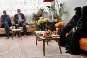 حضور حضرتی در منزل مدیرکل فقید مطبوعات خارجی وزارت فرهنگ