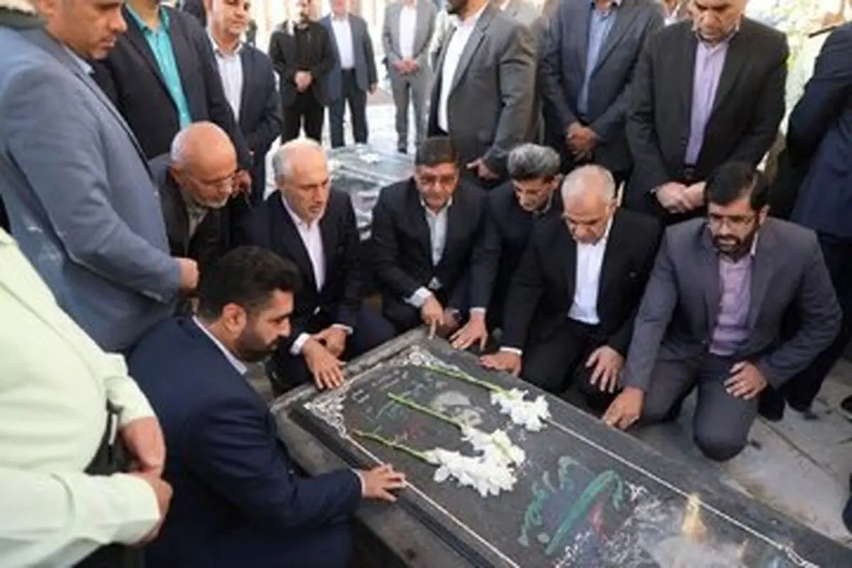 معاونرییس جمهور و رییس سازمان برنامه و بودجه وارد شهرکرد شد