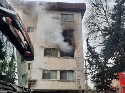 مهار آتش سوزی در طبقه دوم آپارتمان مسکونی در گلسار رشت