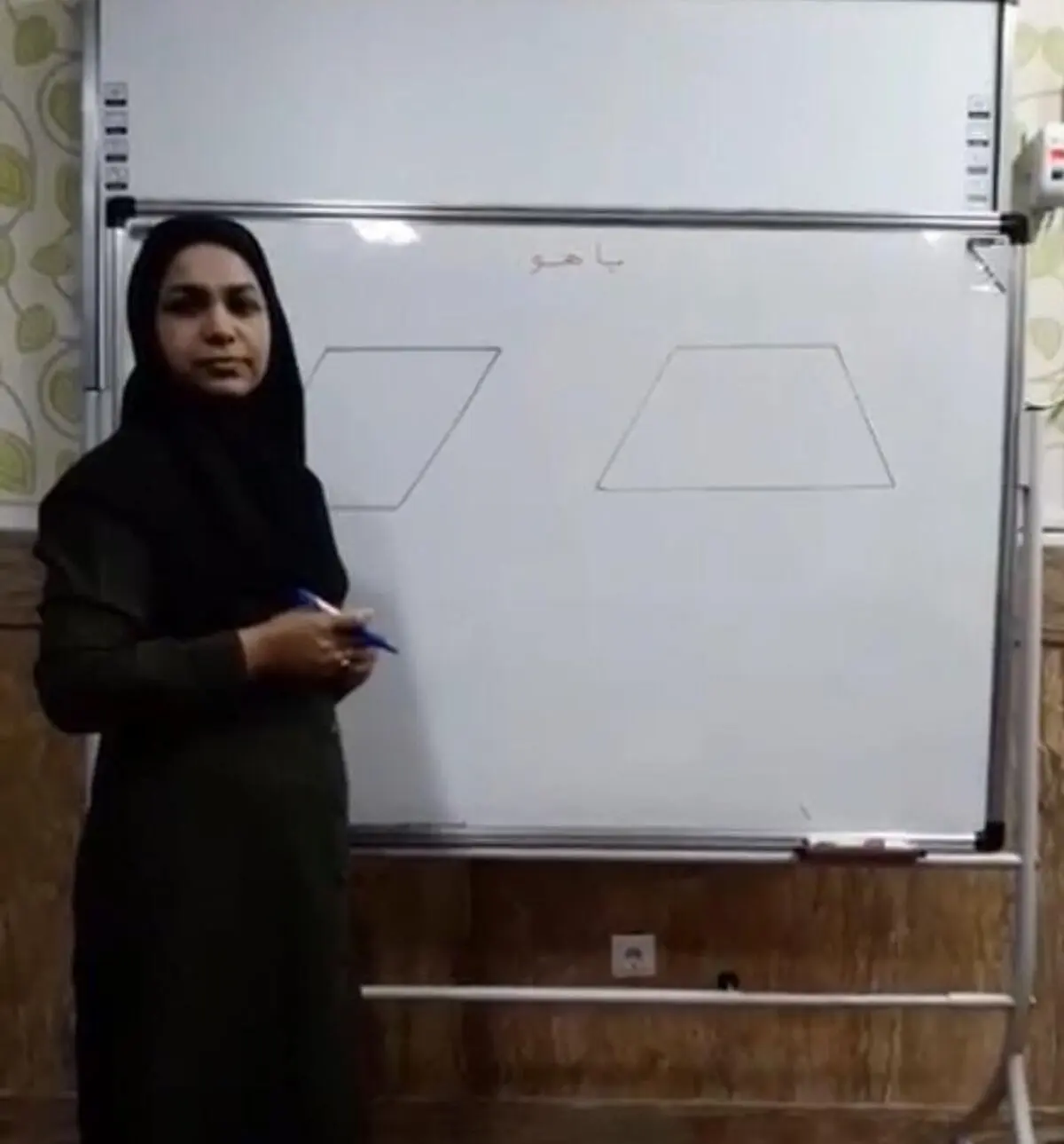 مرگ فرزند باعث تعطیلی کلاس درس معلم هرمزگانی نشد/ آموزگاری که"عشق" 
تدریس کرد