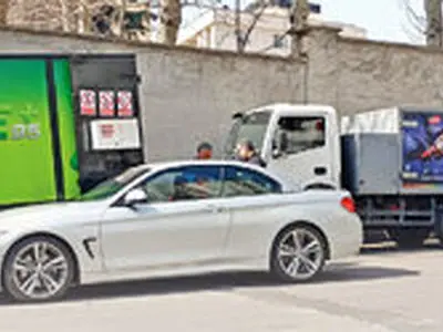 بنزین سوپر می خواهید؟ لازم نیست به پمپ بنزین بروید/ لیتری ۸۰۰۰۰تومان بدهید کنارخیابان سوختگیری کنید