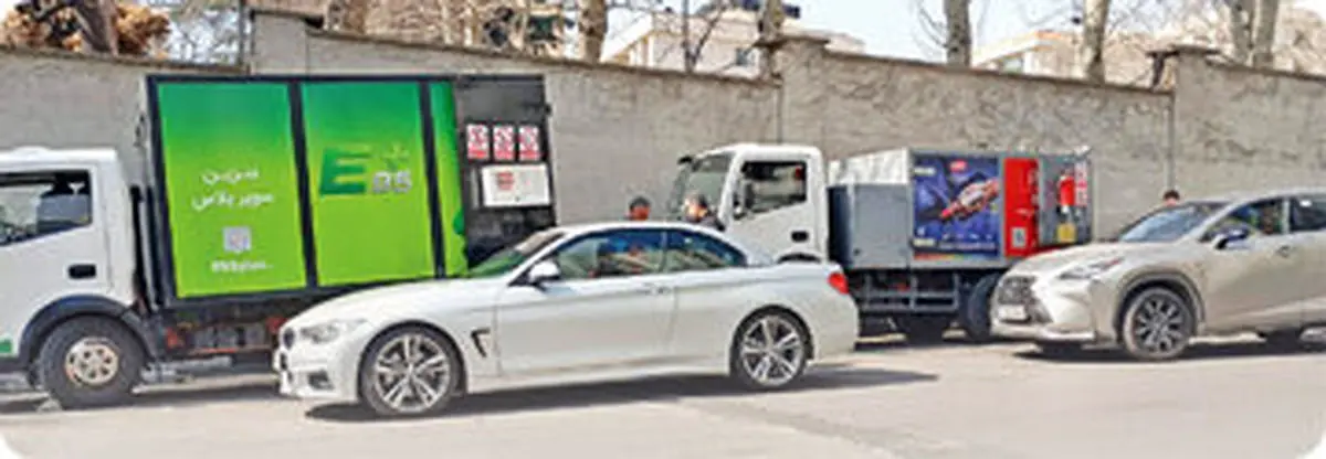بنزین سوپر می خواهید؟ لازم نیست به پمپ بنزین بروید/ لیتری ۸۰۰۰۰تومان بدهید کنارخیابان سوختگیری کنید