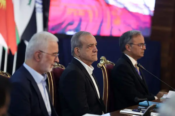 بزشکیان: منظمة التعاون الاقتصادي تحتاج إلى البنية التحتية المناسبة أكثر من أي وقت مضى