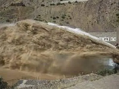 بازگشایی دریچه‌های تخلیه رسوب سد لتیان/ از اتراق و تردد در حاشیه رودخانه جاجرود خودداری کنید
