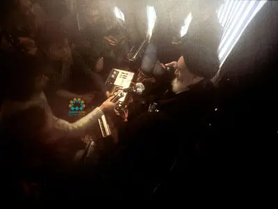 عکسی دیده نشده از گفتگوی امام خمینی با خبرنگاران در نوفل لوشاتو