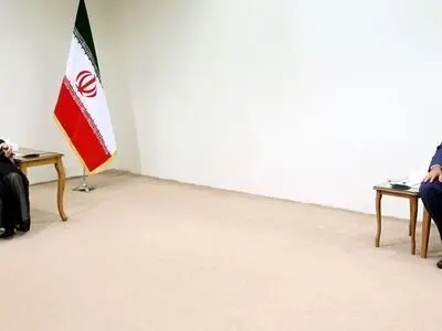 قائد الثورة مستقبلا مادورو.. تجربة ایران وفنزویلا اثبتت بان المقاومة هی السبیل الوحید لمواجهة الضغوط الامریکیة 