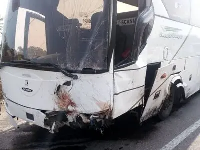 ۱۸ مصدوم در اثر واژگونی اتوبوس در سه راه ملک شهر اصفهان