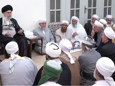 رهبر انقلاب صبح امروز در دیدار جمعی از علمای اهل سنت: تلاش دشمن برای اختلاف‌افکنی بین شیعه و سنی بعد از انقلاب چندین برابر شد + فیلم