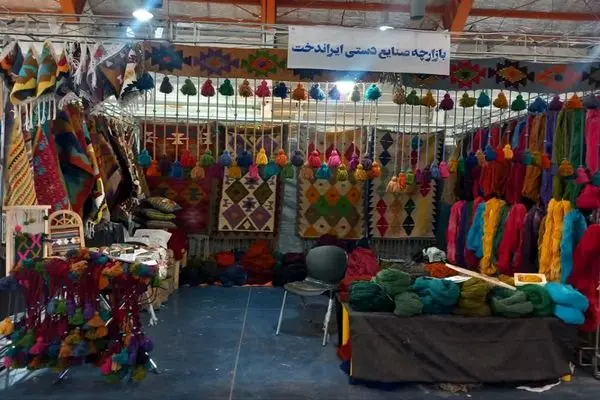 حضور فعال هنرمندان صنایع دستی قزوین در نمایشگاه سوغات و صنایع دستی