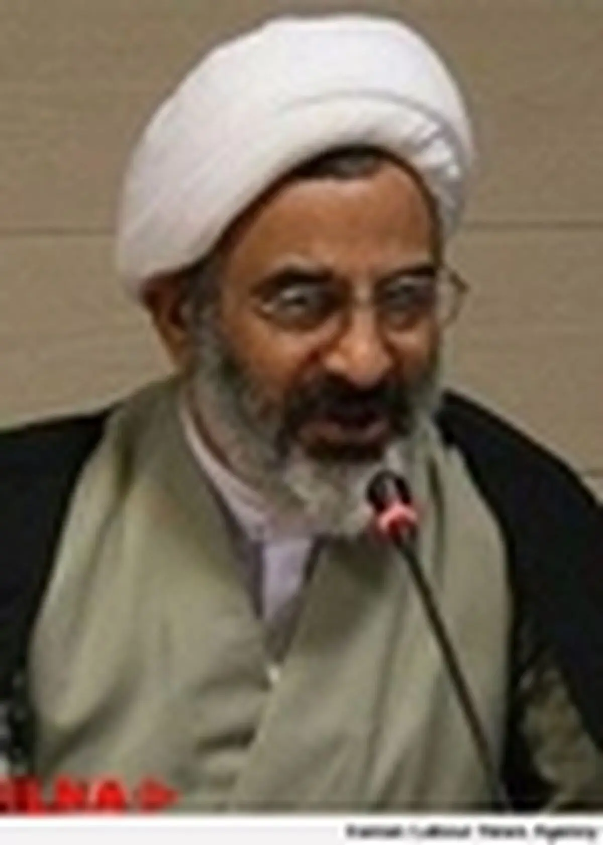 متقاعد کردن مسئولان به سازش از جمله ابزارهای دشمن در جنگ فرهنگی است