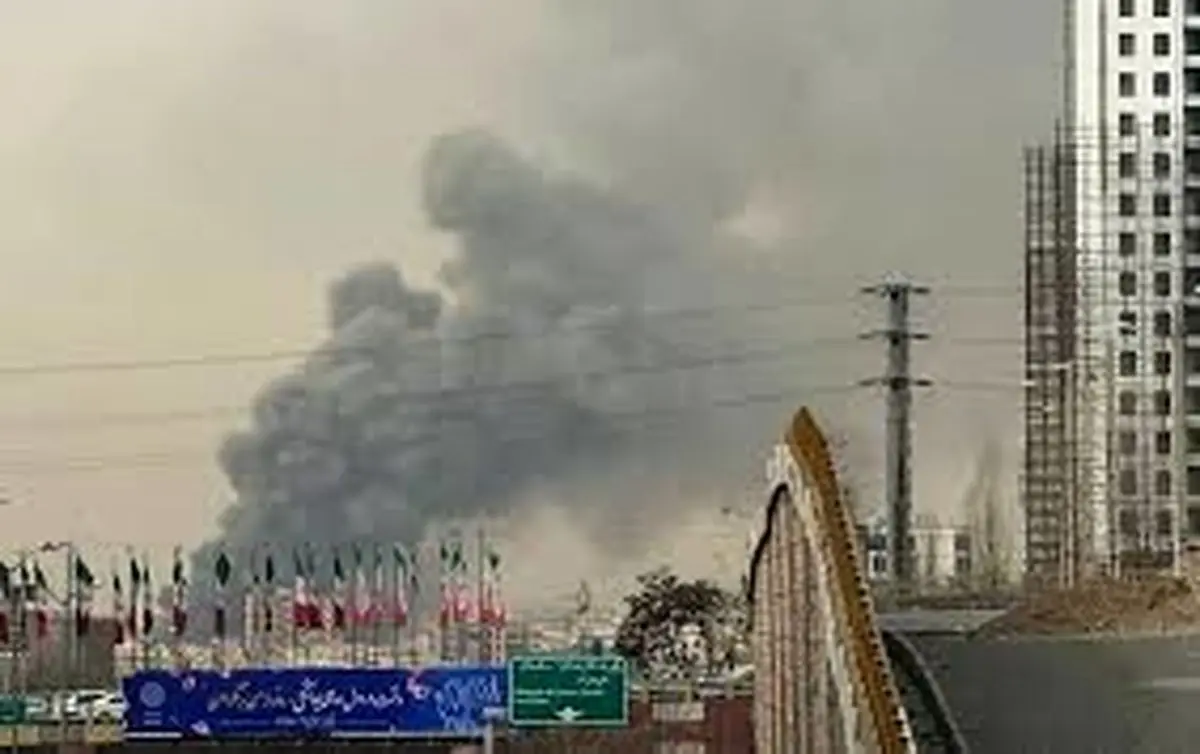 جزئیات آتش‌سوزی گسترده در غرب تهران/ هنوز اطلاع دقیقی از تلفات احتمالی در دست نیست + فیلم