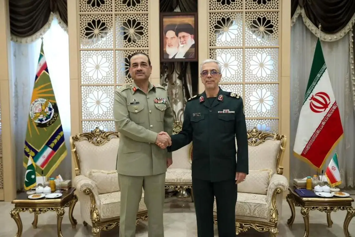 دیدار فرمانده ارتش پاکستان با رئیس ستاد کل نیروهای مسلح 