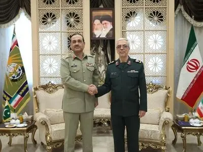 دیدار فرمانده ارتش پاکستان با رئیس ستاد کل نیروهای مسلح 