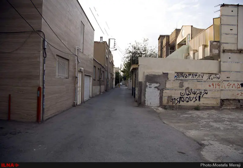 وضعیت نابسامان خانه های کلنگی شهرداری در خیابان فاطمی (دورشهر) قم