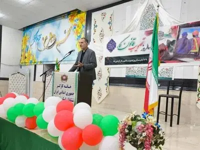 وزارت کار توجه اش را به مطالبات و خواسته‌های جامعه هدف معطوف کند نه به برخی آدم‌های فرصت طلب
