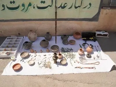 کشف‌وضبط بیش از ۱۰۰ قلم شیء تاریخی در نقده