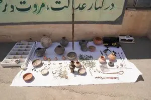 کشف‌وضبط بیش از ۱۰۰ قلم شیء تاریخی در نقده