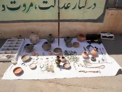 کشف‌وضبط بیش از ۱۰۰ قلم شیء تاریخی در نقده