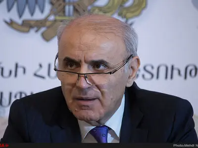 زنگنه به ارمنستان سفر می‌کند/در حال گفت‌وگو برای توسعه روابط بانکی هستیم