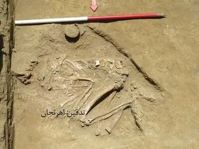 اهالی اهرنجان اجساد را در کف خانه‌هایشان دفن می‌کردند