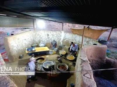 کارگاه های سنتی تولید شیره انگور روستای بهارستان 