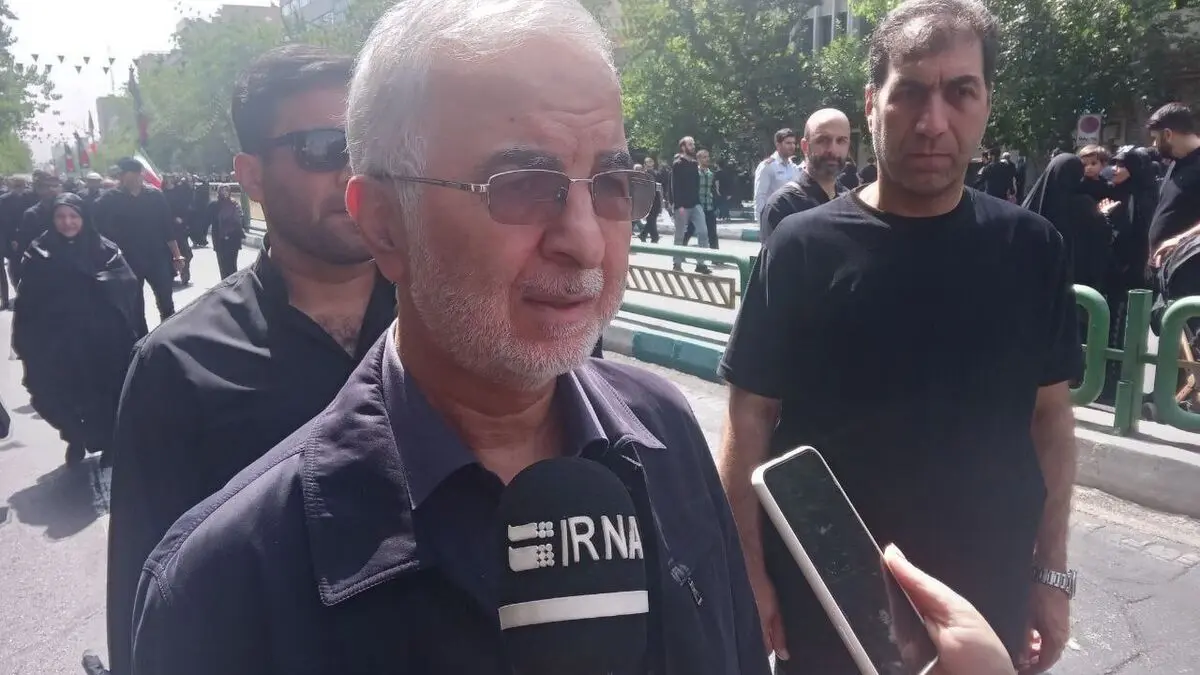 حضور اسکندر مومنی در مراسم تشییع شهدای اقتدار
