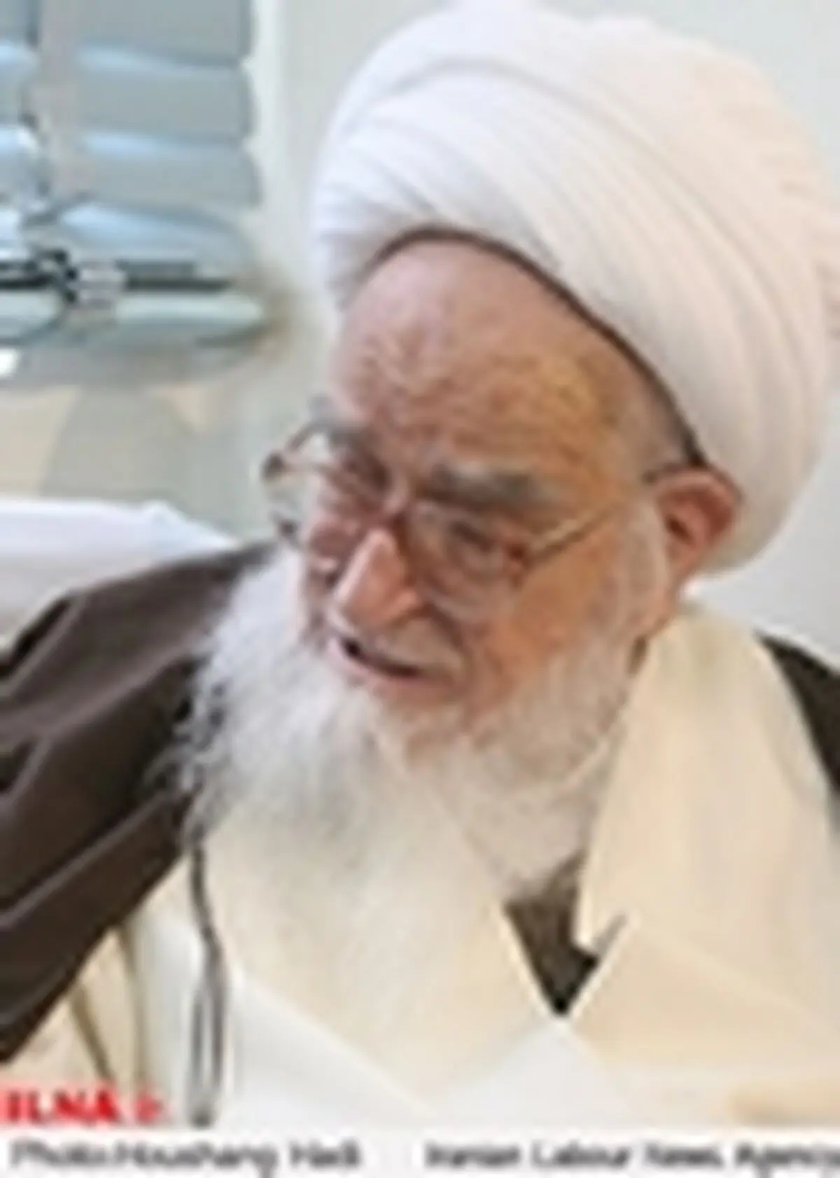 ظریف نسبت به لغو حکم اعدام شیخ نمر اقدام کند