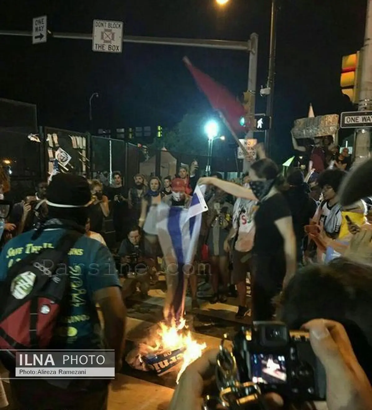 عکس: آتش زدن پرچم اسرائیل در آمریکا 