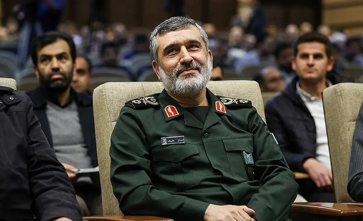 جوانان سردار حجازی و سلیمانی را الگوی خود قرار دهند