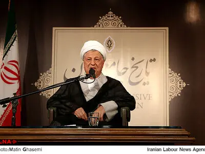 تحریم‌ها پدرِ مردم را درآورده است/ افراطی‌گری هیچ‌گاه جواب نمی‌دهد