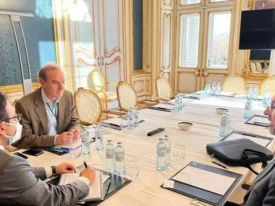 
استئناف الجولة الثامنة من مفاوضات فیینا بلقاء باقری ومورا 