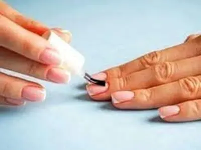 عوارض استفاده از لاک ناخن تاریخ گذشته