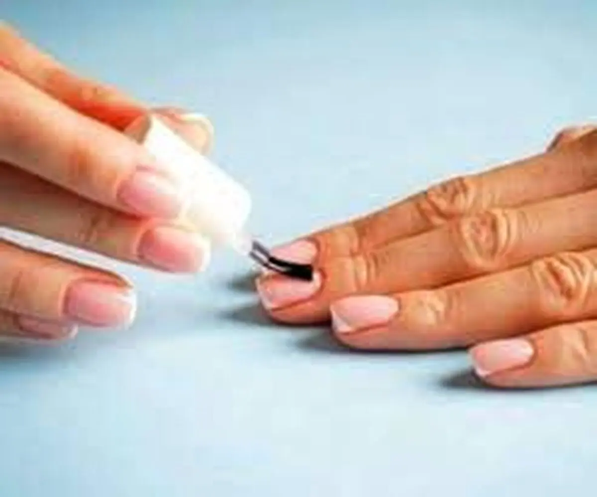 عوارض استفاده از لاک ناخن تاریخ گذشته