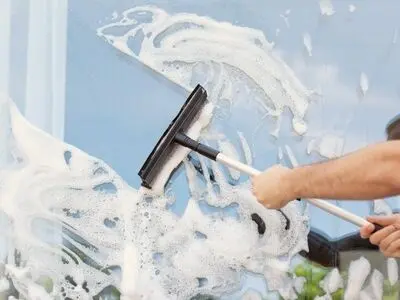 چگونه قسمت بیرونی پنجره ها را تمیز کنیم؟