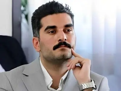 اشتغال همزمان احمدنیا در دو دستگاه دولتی بررسی شود